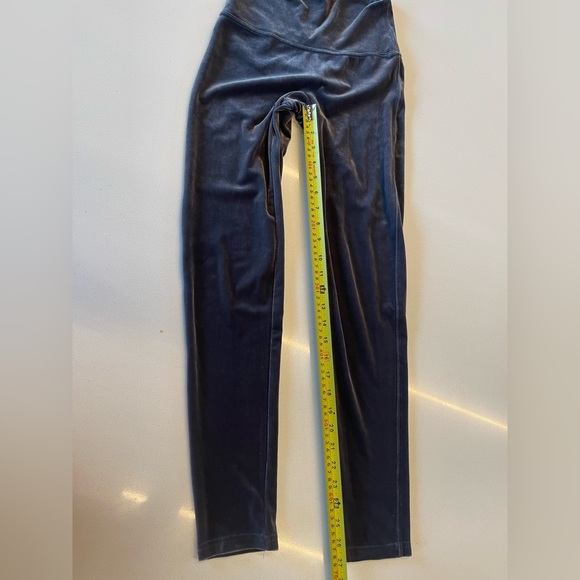 SPANX Gray Velvet luxe flatter fit Leggings sz Medium - Picture 12 of 15